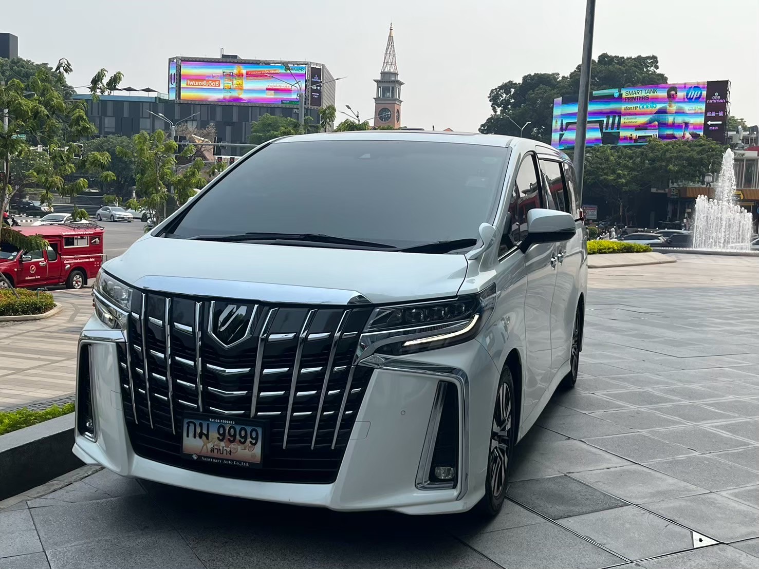 Toyota Alphard สีขาว รถ VIP พร้อมคนขับเชียงใหม่